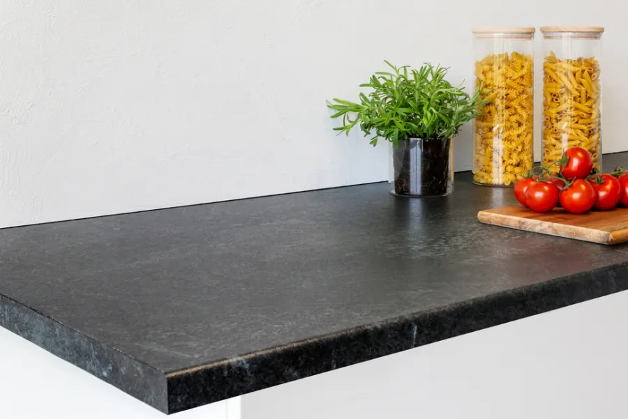 Clearance Benkeplate svart betong 28 mm x 61 x 300 cm