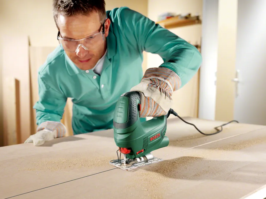Online Bosch PST 670 stikksag m/blader og flisbeskyttere 500 W