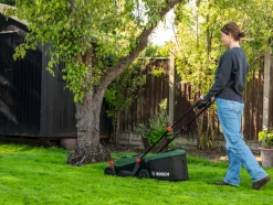 Best Bosch Rotak 18V-32 batteridrevet gressklipper