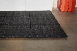 Outlet Gummifliser 40 x 40 x 2,5 cm