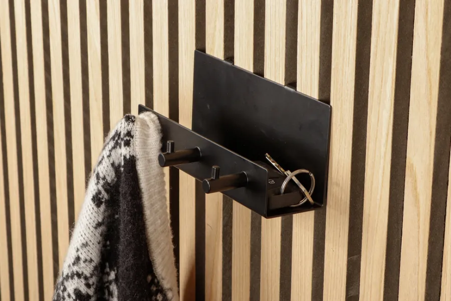 Outlet Home it Hylle m/knagger til akustikkpanel svart Matt svart