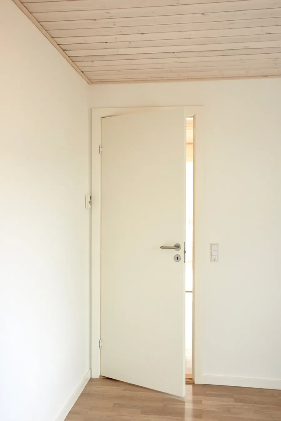 Discount Torso Stabil hvitmalt dør - 82,5 x 204 cm